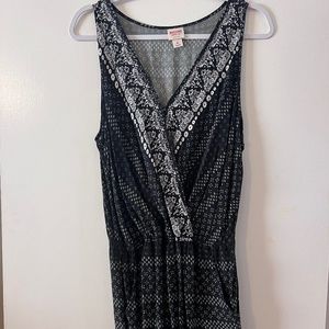 Mossimo Black & White V-Neck Romper Size XL